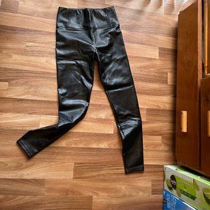 Black faux leather leggings L